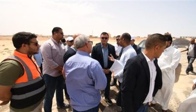 وزير الإسكان يبدأ جولة لمتابعة مشروعات الساحل الشمالي الغربي ويتفقد أعمال الطرق والمرافق والكهرباء بمنطقة رأس الحكمة