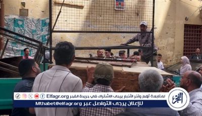 حملة مكبرة لإزالة إشغالات الباعة الجائلين بمنطقتى القيسارية والسكة الجديدة بحى غرب أسيوط