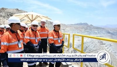 رئيس الوزراء يتفقد أعمال المنجم المفتوح من أعلى قمة الجبل بـ “السكرى”