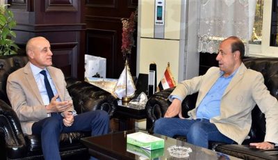 محافظ الأقصر يستقبل وفد الجهاز المركزى للتعمير لمناقشة مشروعات الجهاز بالمحافظة
