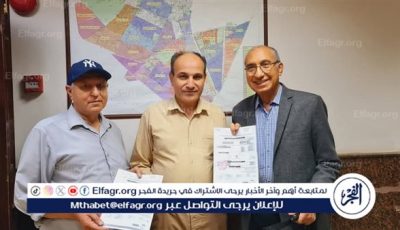 رئيس حى غرب يتابع العمل بملفات التصالح لسرعة إنهاء طلبات المواطنين ويسلم نموذج ( ٨ ) للمواطنين