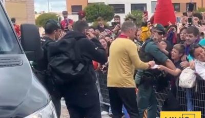 لافتة رائعة من فليك وثنائي برشلونة تجاه الجماهير