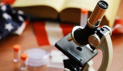 ترامب يطيح بمليارات البحث العلمي في أكبر خفض منذ عقود